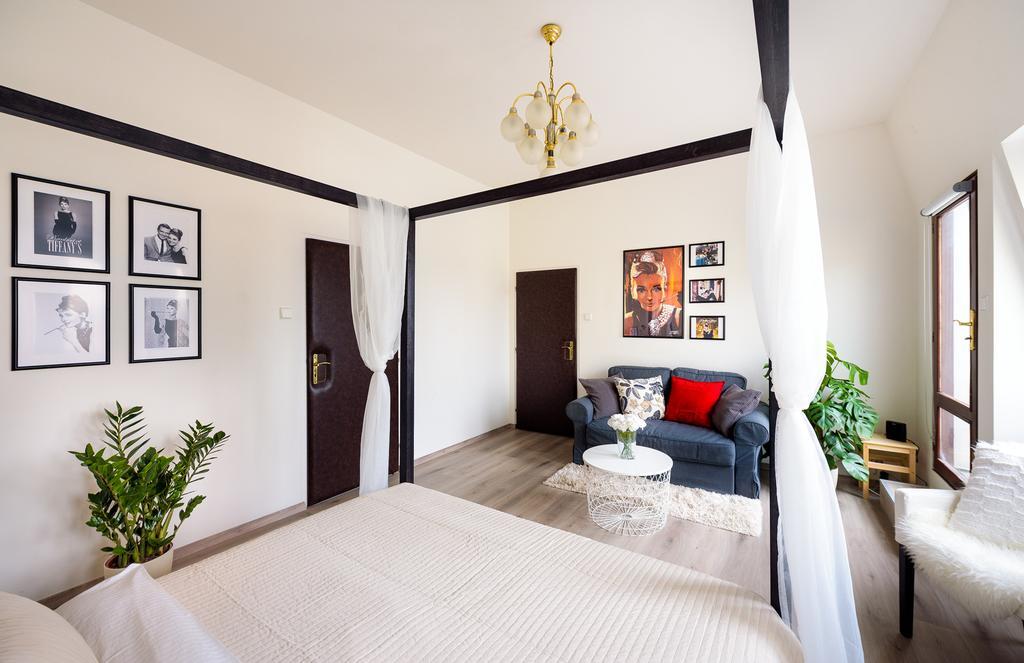 A/C + Terrace Breakfast At Tiffany'S Apartamento Praga Exterior foto